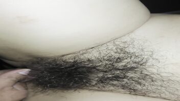 这是和母狗在地下室车震的时候拍的