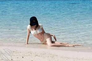 晒比基尼照 这身材真是太绝了！2