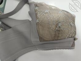 玩老妈刚换下来的原味奶罩0