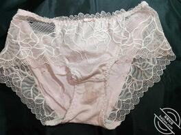 婶婶吴梣穿我射过的内裤喷水1