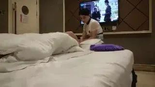勾搭G奶巨乳技师,精油推背良家少妇，篮球那么大的酥胸！