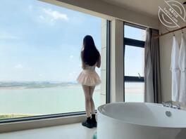 新年快乐买了件性感睡衣穿去旅游 大家觉得好看吗？0