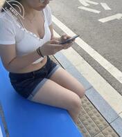 小侄女清明节假期来我这玩了，穿的好骚