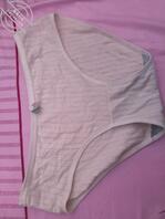 求助海角的朋友们，我很喜欢我妹妹 ，我该怎么做才能舔到我妹妹的嫩尻