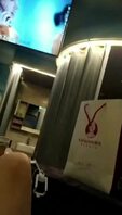 应粉丝要求，母亲和亲生儿子在家浴室做爱不尽兴，出去宾馆做，视频出来啦
