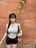 室友分享的这网站，本人大三，想被海角的哥哥评价脸和身材，后面有戴眼镜照片2
