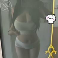 19岁大胸小母狗，要把内衣撑爆了。你们喜欢胸大的还是胸小一点的呢？0