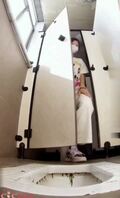 学校女厕偷拍小姐姐（搬运转发）