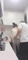 大哥在房间休息我在厨房里面操嫂子
