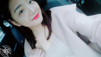 大家喜欢玩这样的骚母狗不。1