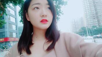 大家喜欢玩这样的骚母狗不。2