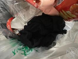 在舅妈卧室发现了避孕套?0