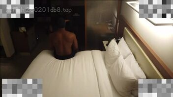 绿帽男找来黑人大屌3P轮操自己的的小娇妻！（非原创）