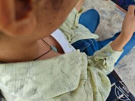 偷拍17岁高中女同学，刺激这一块2