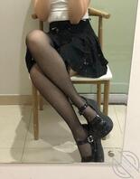 表妹穿黑丝诱惑我，这样真的好吗0