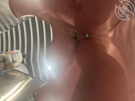 这是内裤里塞了个跳蛋吗？ 身条不错1