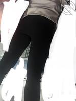 大姨子从外地回来 穿着性感的打底裤被我偷拍0