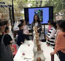 老妈手机里的秘密，这哪里还像一名老师，分明就是一条欠操的骚母狗。2