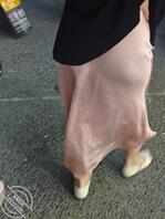 偷拍桌下貌似被发现啦