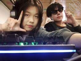 和骚逼妹妹的合照0