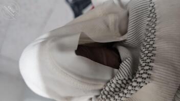 继续打胶……岳母已经默认
