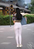 小众的白色紧身牛仔裤，迷人魅力不输爆款1