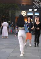 小众的白色紧身牛仔裤，迷人魅力不输爆款2