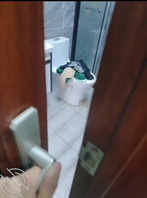 [原创7]偷拍姐姐洗澡，被她发现后，我瞬间吓傻了，一直跑，跑得脚都直了