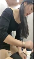 绿帽男友上夜班，女友按摩赚钱，加钱的特殊服务，内射