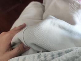 好想破处啊，感觉自己瘾好大啊，想被各位妈妈姐姐用脚踩鸡巴。2