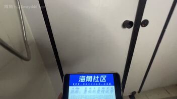 【真实乱伦】公司厕所操了小舅妈  边尿尿边帮外甥口交按在墙上当狗操