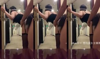 宾馆开门调教，摘下眼罩那一刻高潮了
