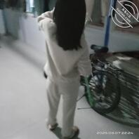 偷拍试验室美女同事的内衣（3）