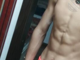 居家自拍腹肌猛男0