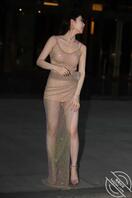 妹子把脸摆正，让我拍几张，不然交不了差0