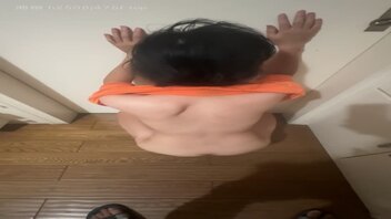 骚妻缺一根大鸡巴！！！！