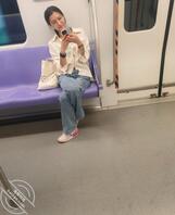 南京地铁偶遇眼镜妹，有认识的吗？2