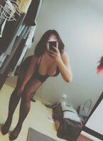 在家里老电脑里,找到我妈的裸照和婚纱照,想让同学对着我妈照片撸2