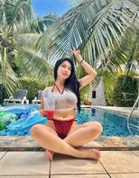 背着老婆和她闺蜜度假，这大奶子太爽了0