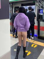 【露出自拍】地铁超市、宜家、屋顶晾台，都是露出刺激的好地方，巨大满足感0