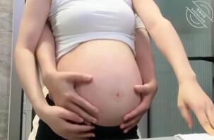 享受和怀孕女儿的暧昧,放弃孕期性交的想法2