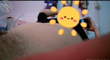 【视频贴】妈妈跟姥爷打电话，我在下面摸老妈的逼爆操妈妈0