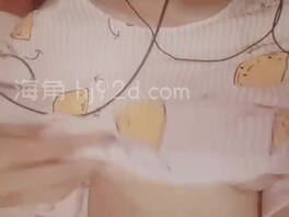 【福利】大胸小萝莉，喜欢大胸的海友看过来