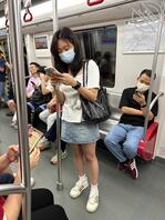 地铁清纯少女抄底