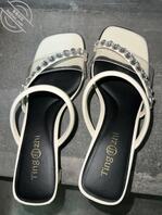 扫楼偷拍四双骚凉拖0