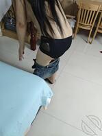 装了针孔摄像头拍到老妈脱衣服,准备去洗澡0