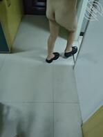 装了针孔摄像头拍到老妈脱衣服,准备去洗澡2