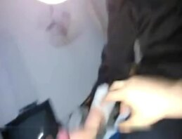 精瘦儿子强迫农村妈妈打飞机，最后射妈妈嘴里