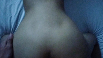 喜欢给操又不敢大声叫的主持人女友，细腰巨臀后入爽翻天。