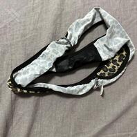 舔妈妈刚换下来内裤  射在了上面  放回了洗衣机上0